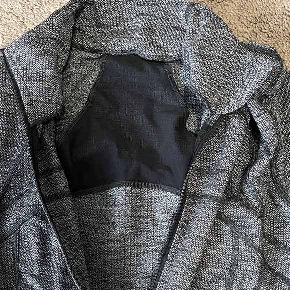 Lululemon define size 8 - Picture 3 of 6